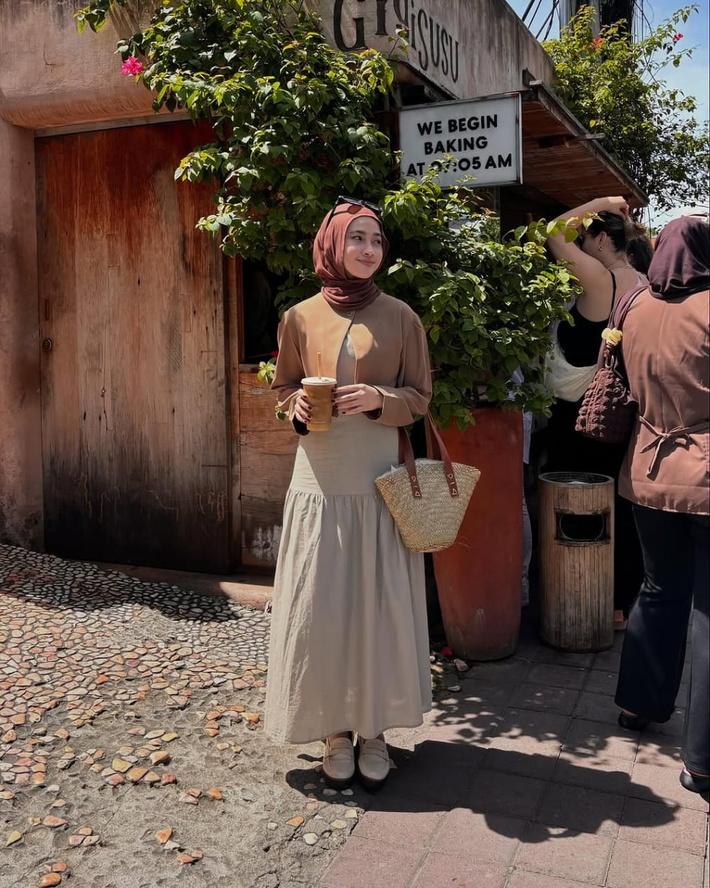 Inspirasi ootd dress well dari selebgram ataupun influencer (Sumber : instagram.com/inikiranaaaa_)