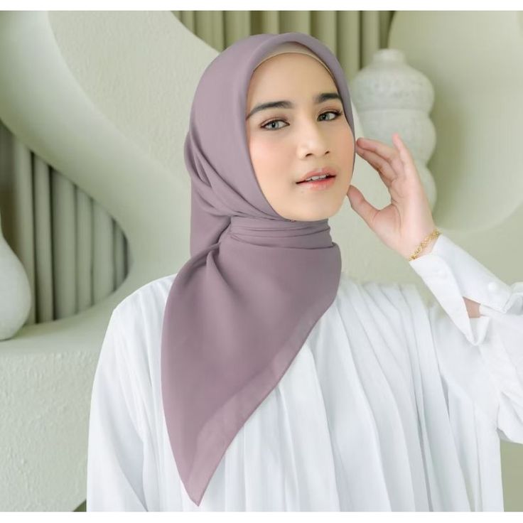 Model hijab segi empat clean look