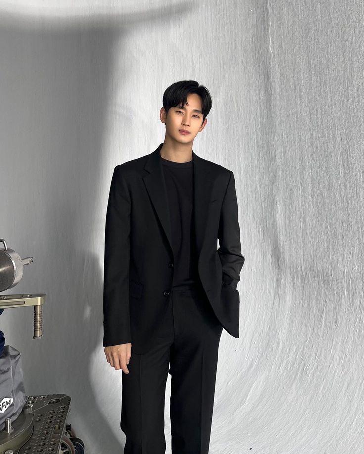 Kim Soo Hyun yang membintangi banyak Drama Korea.