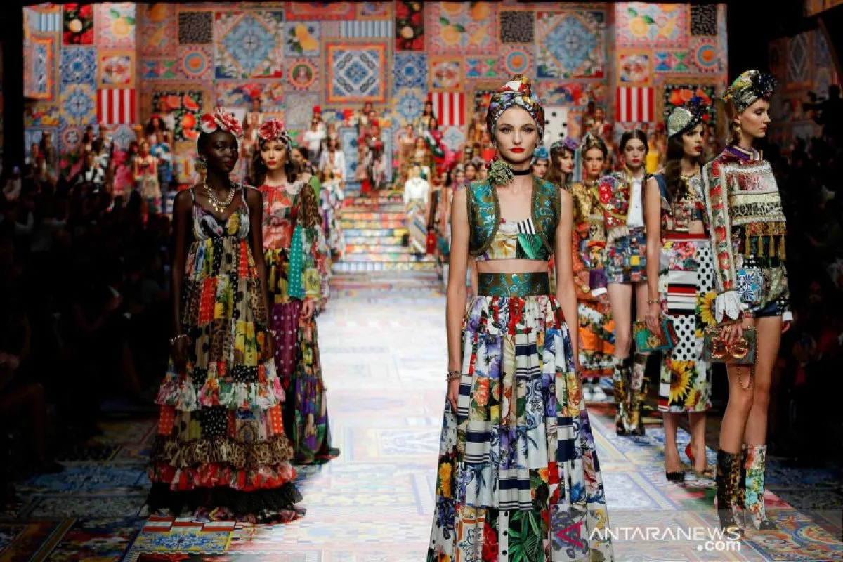 Koleksi Dolce & Gabbana (Sumber : ANTARA FOTO/Dolce & Gabbana/Handout via REUTERS)