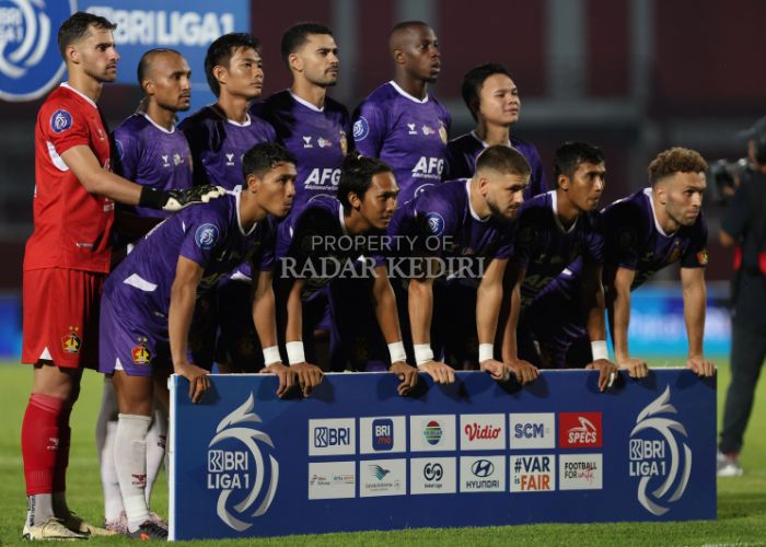 Skuad Persik Kediri sebelum laga menghadapi PSM Makassar.
