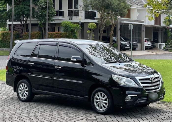 Mobil Toyota Innova diminati banyak orang.