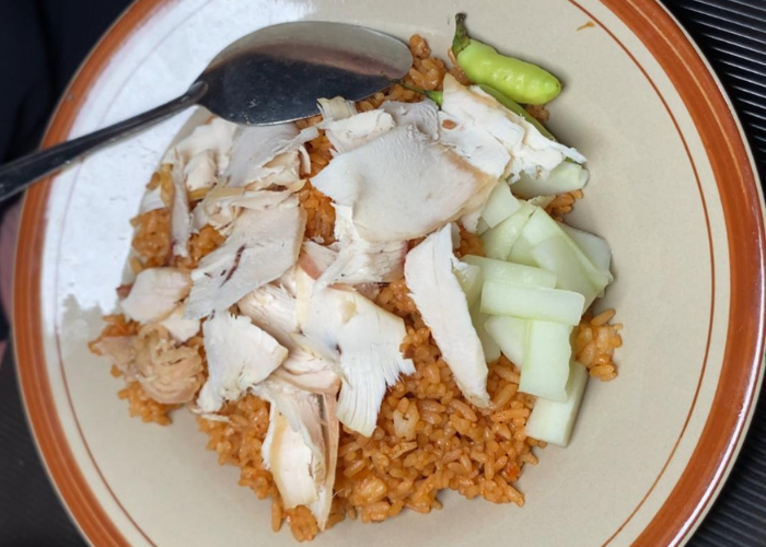 Satu porsi nasi goreng Mbak Pat.