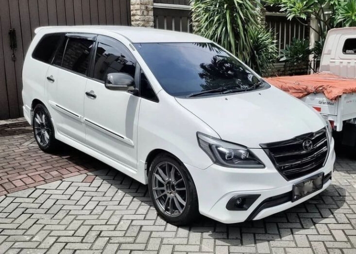 Toyota Innova Sangat Cocok untuk Mobil Keluarga.