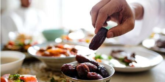 Makan Kurma Untuk Berbuka Puasa