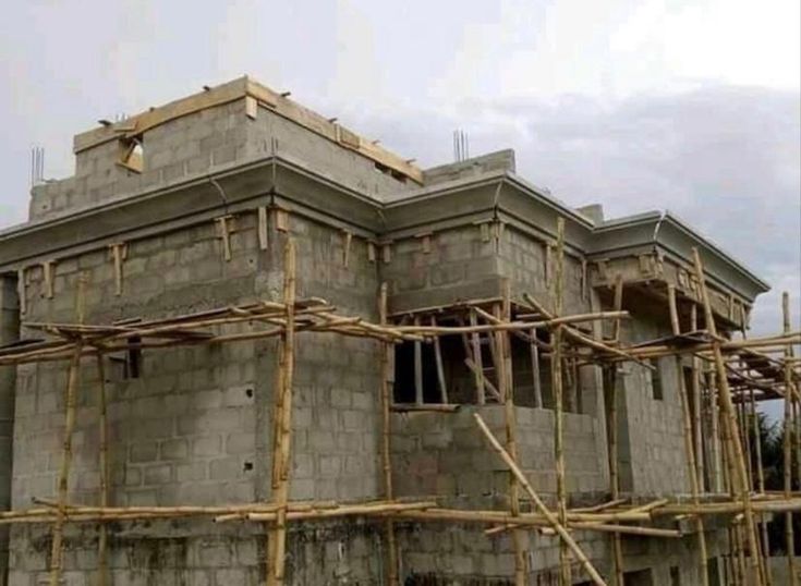 Bangunan rumah yang sedang dibangun.