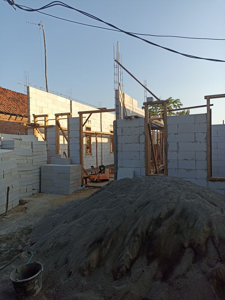 Proses pembangunan rumah.
