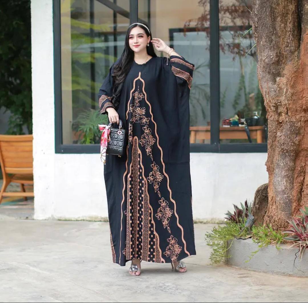 Inspirasi daster dengan model kaftan yang membuat harimu lebih terlihat mewah (Sumber : Lazada.co.id)