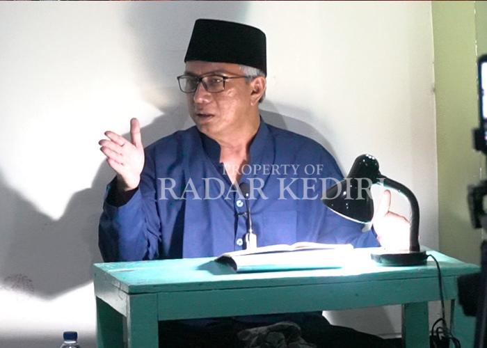 Wakil Wali Kota Kediri Qowimuddin Thoha atau Gus Qowim tetap mengaji meski sudah jadi pejabat publik.