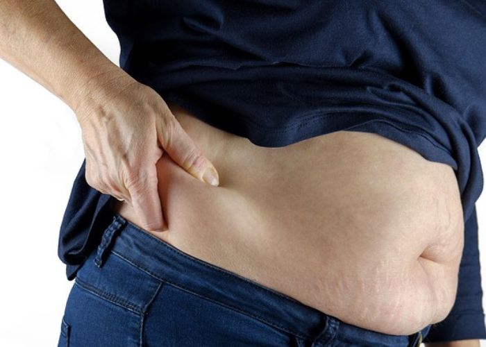Ilustrasi perut buncit karena berat badan yang tidak terkontrol.