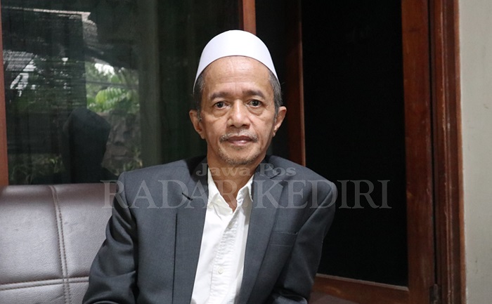 Kiai Jauhar Nehru atau yang akrab disapa Gus Mahu mengasuh Ponpes Raudlatul Ulum bersama empat adik-adiknya dengan mengajarkan Tarekat Qadariyah wa Naqsabandiyah.