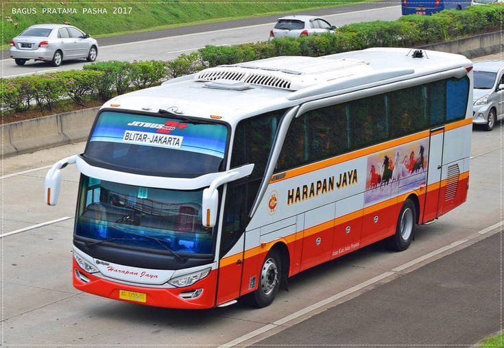 Ilustrasi Bus mudik lebaran Idul Fitri 2025