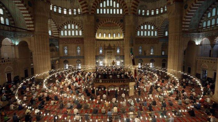 Ilustrasi Sholat Idul Fitri di Hagia Sophia Istanbul Turki (Sumber : Anadolu Agency)
