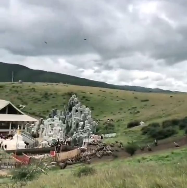 Pemakaman Langit, Begini Sejarah Tradisi Pemakaman Ekstrem yang&nbsp;Ada&nbsp;di&nbsp;Tibet
