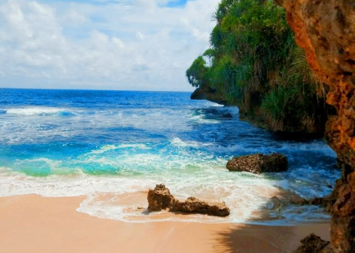Pantai Pudak Blitar