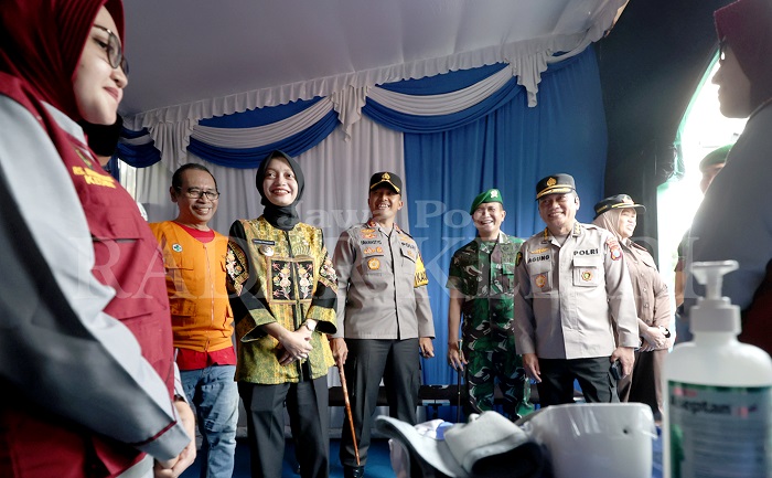 Jelang puncak arus mudik akhir pekan ini, Wali Kota Kediri Vinanda Prameswati dan pejabat Forum Komunikasi Pimpinan Daerah (Forkopimda) Kota Kediri melakukan pengecekan sejumlah pospam.
