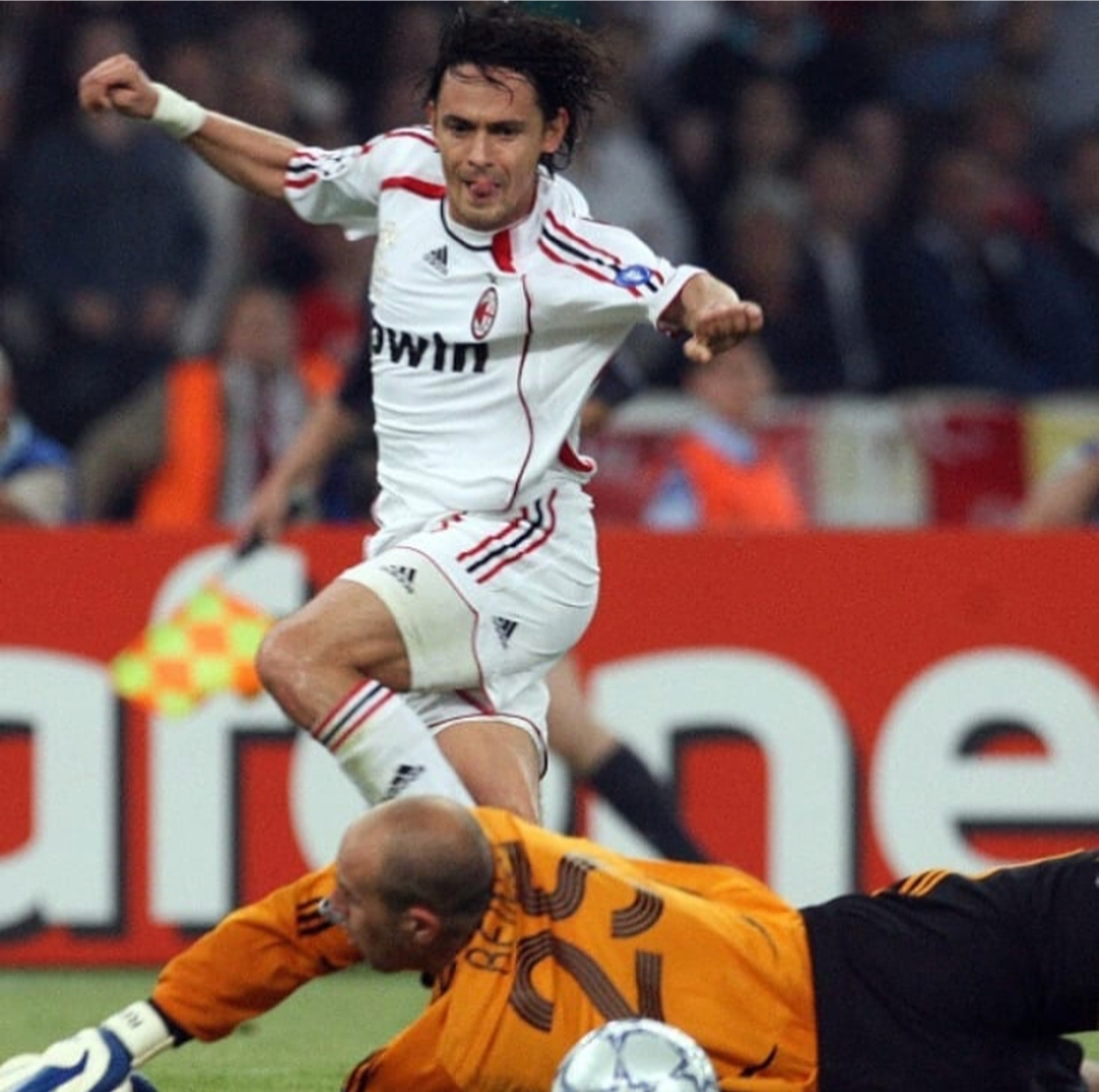 Salah satu gol ikonik Filippo Inzaghi ke gawang Liverpool di Final Liga Champions 2007.