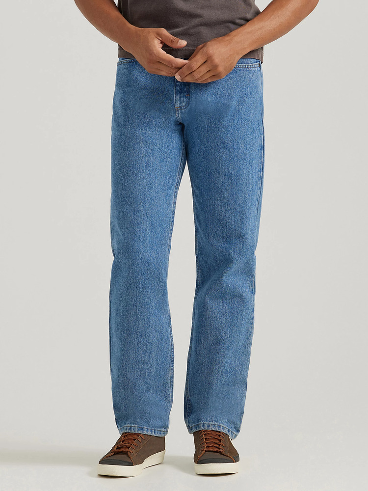 Relaxed Fit, Potongan Yang Longgar di Paha dan Pinggang (Sumber : Wranggler.com)