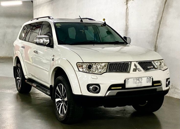 Mitsubishi Pajero V6 berbahan bakar bensin.