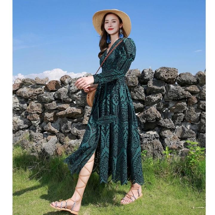 Model dress Katun Bolong (Katbol) warna emerald green yang cantik dipakai (Sumber : lazada.co.id)