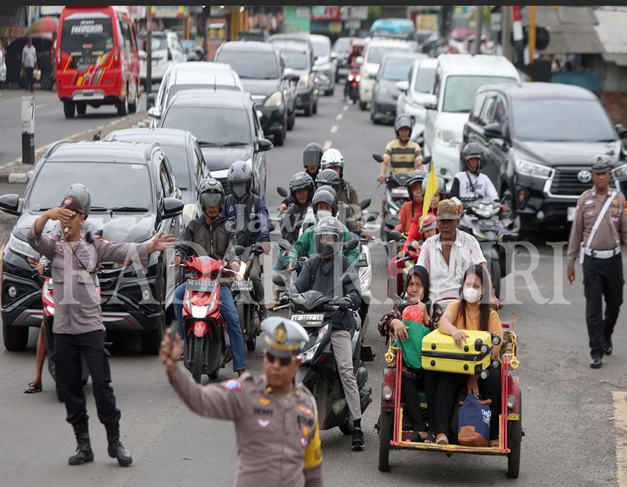Puncak Arus Mudik Lebaran Dimulai, Begini Kondisi Arus Lalu Lintas di Mengkreng Kediri