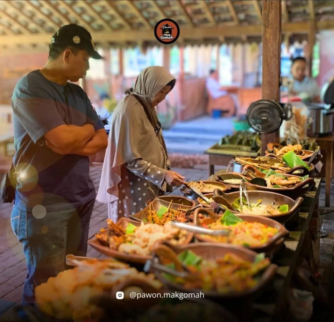 Suasana warung Pawon Mak Gomah.