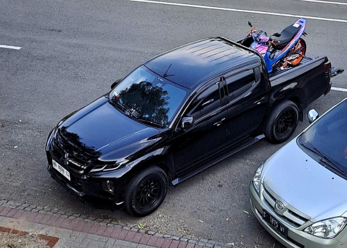 Mitsubishi Triton yang memiliki desain gahar.