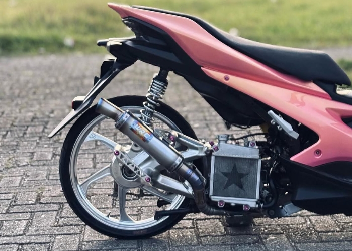 Shock belakang Yamaha Aerox.