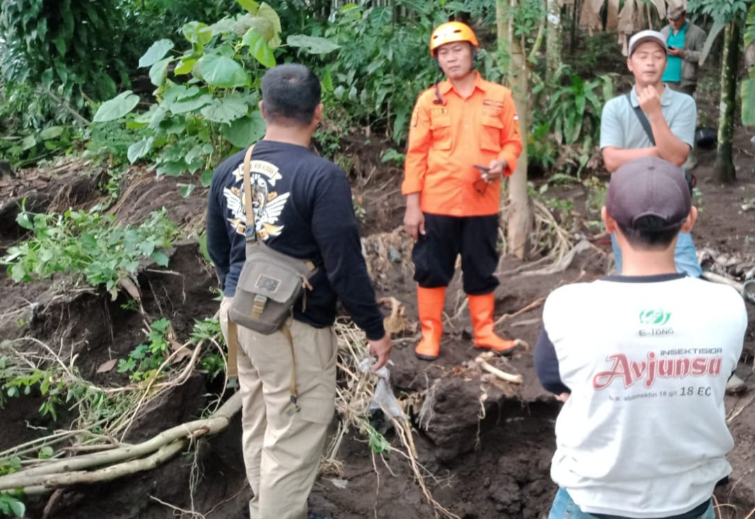 Tim BPBD melakukan asesmen di Plosoklaten Kediri.