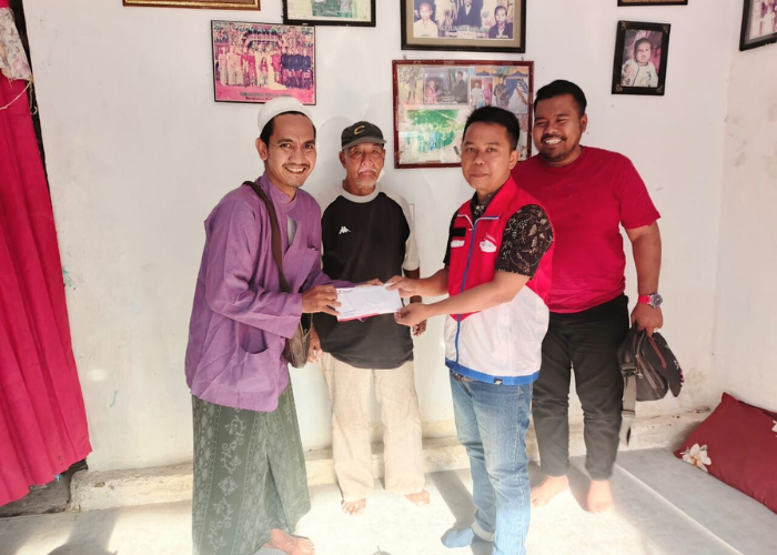 Pertamina Patra Niaga saat berbelasungkawa di rumah keluarga korban.