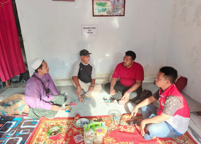 Pertamina Patra Niaga saat berbelasungkawa di rumah keluarga korban.