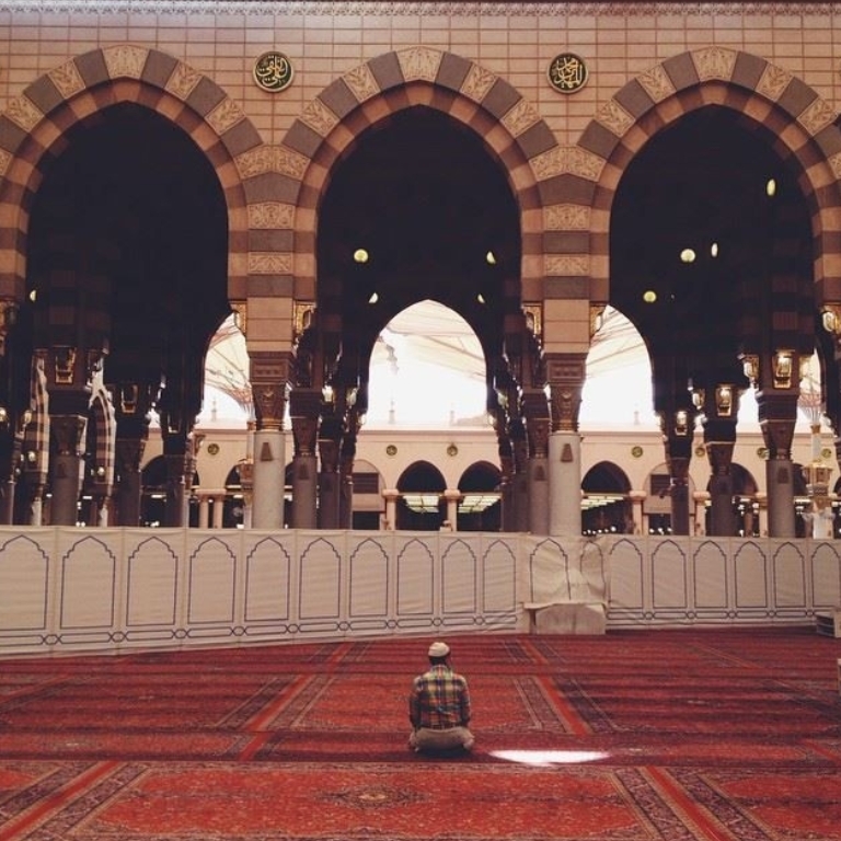 Ilustrasi sholat jamak.
