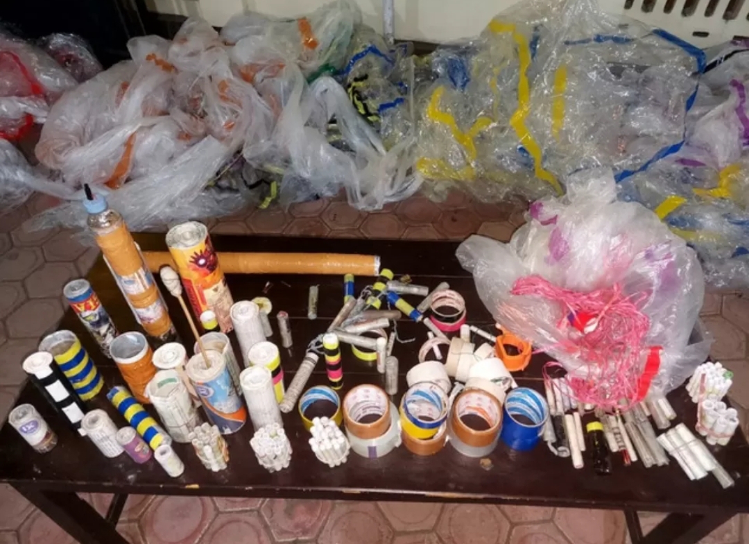 Barang Bukti petasan yang diamankan polisi.
