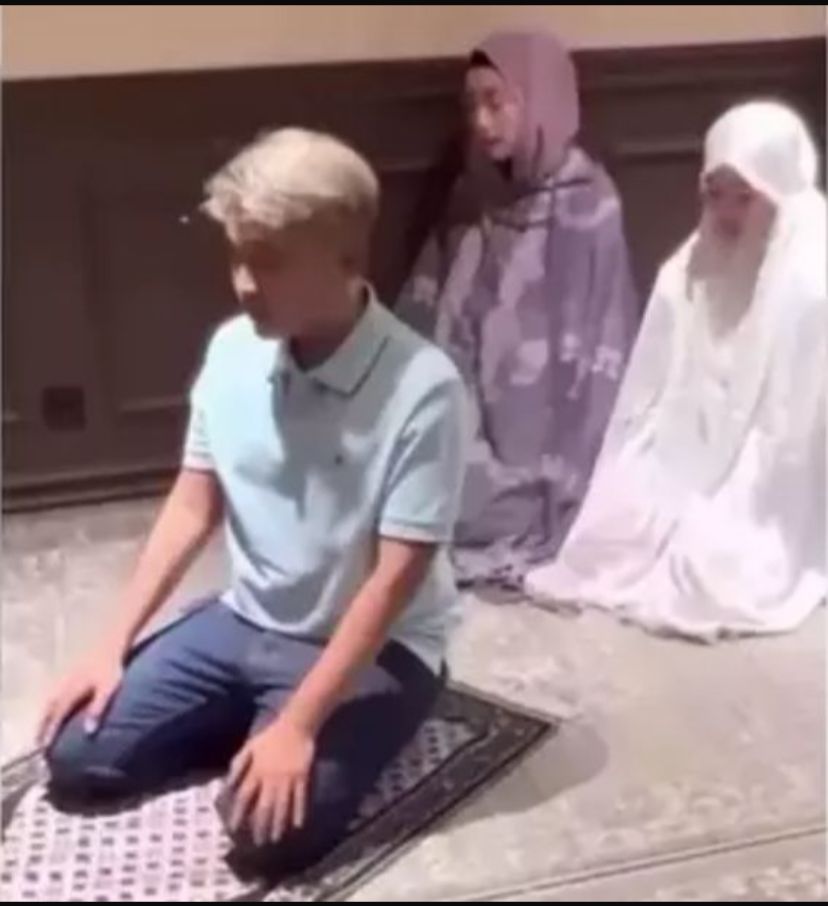 potret Ruben Onsu jadi imam sholay Desy ratnasari
