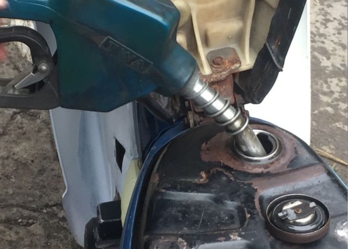Penyebab tangka bensin bisa kemasukan air.
