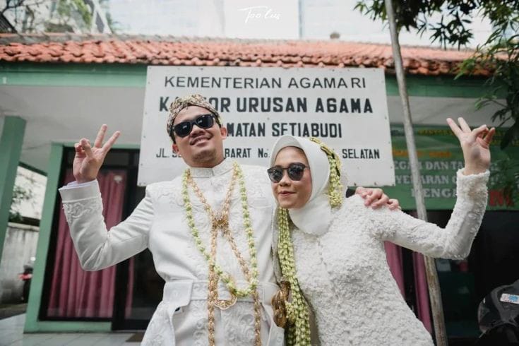 Ilustrasi menikah di KUA.