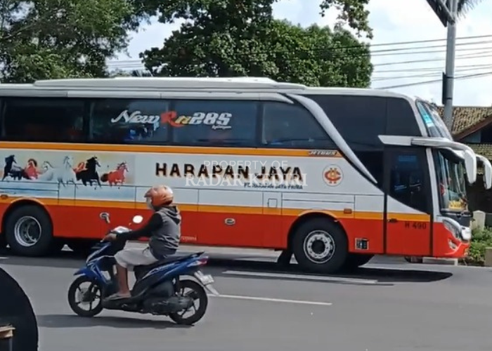 Bus Harapan Jaya yang melayani rute Jakarta.