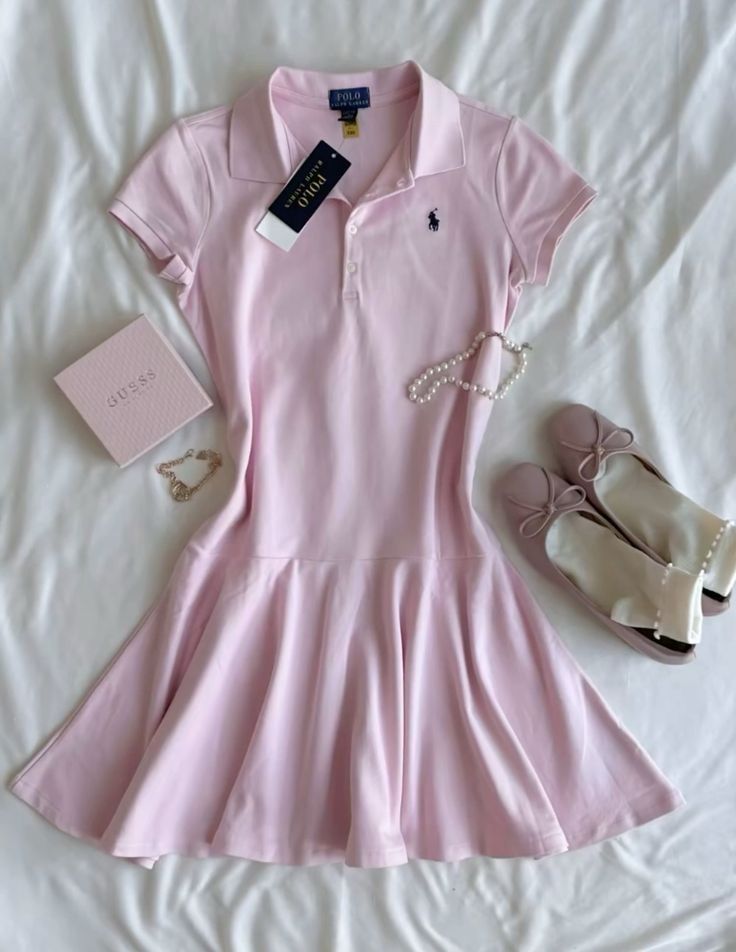Pakaian warna pink yang digemari remaja Gen-Z.