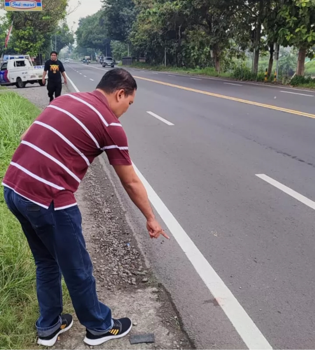 Polisi melakukan olah TKP penganiayaan warga Mojokerto di Sidoarjo.
