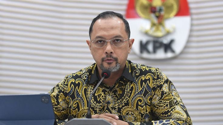 Tim penyidik Komisi Pemberantasan Korupsi (KPK) menggeledah rumah Ketua DPD RI La Nyalla Mahmud Mattalitti di Kota Surabaya, Jawa Timur, Senin (14/4)