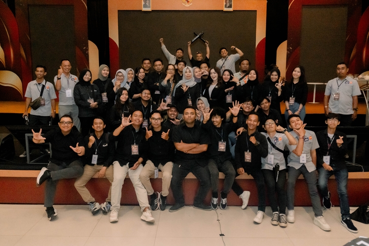 Outfit Crew Event Warna Hitam/Dok Jawa Pos Radar Kediri
