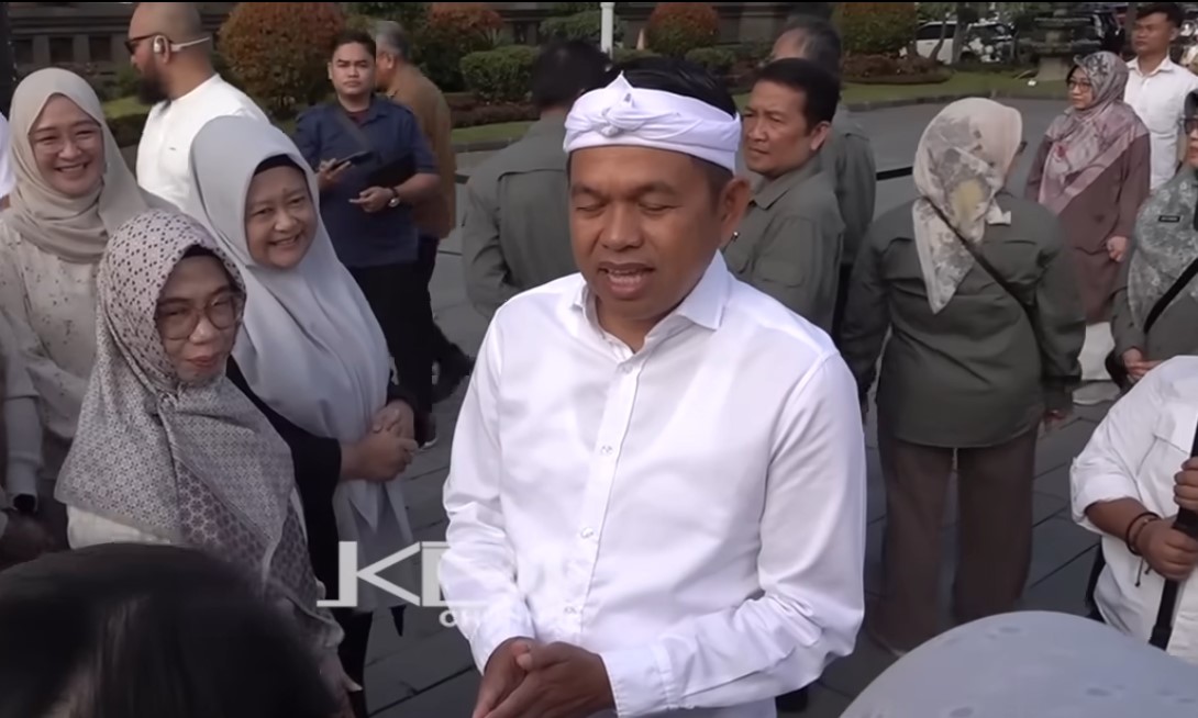 Kang Dedi Mulyadi berbicara di depan ASN Profinsi Jawa Barat