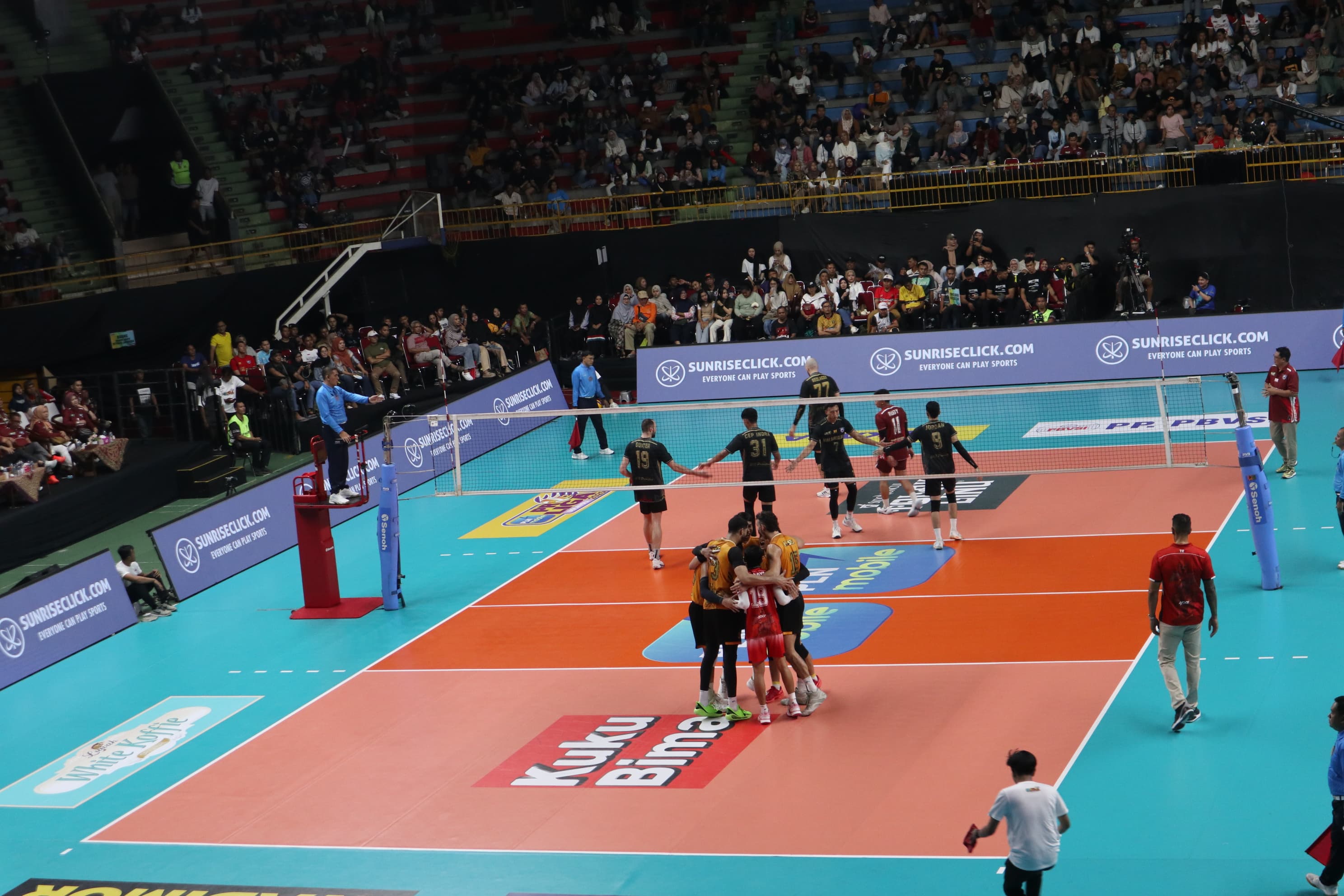 Laga Palembang Bank SumselBabel versus Jakarta Bhayangkara Presisi di GOR Jayabaya, Kota Kediri.