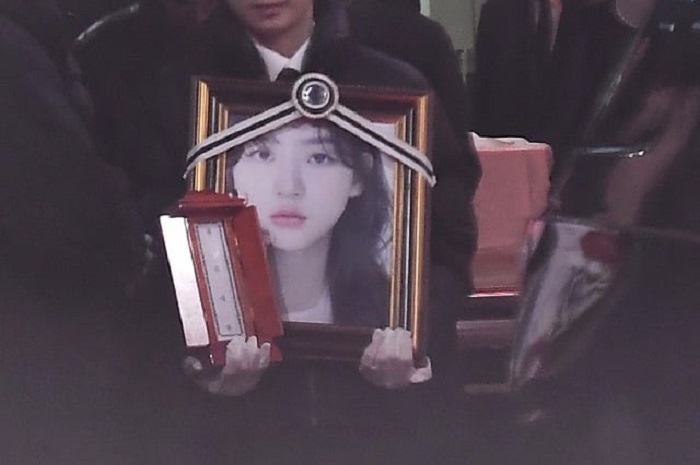 Foto Kim Sae Ron saat upacara pemakaman