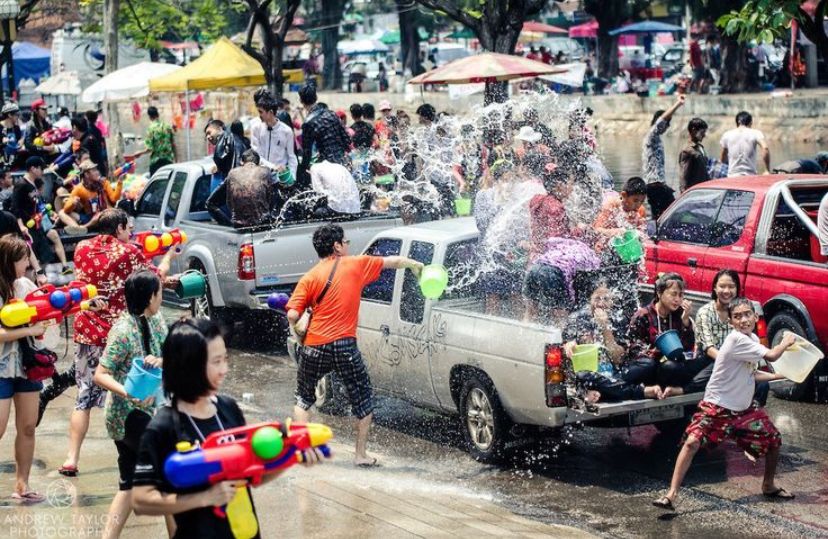 Festival Songkran, yang merupakan perayaan Tahun Baru tradisional Thailand, dikenal sebagai salah satu periode paling rawan kecelakaan di negara tersebut.