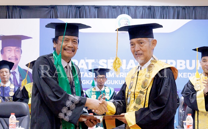 Suko Susilo resmi sebagai Guru Besar dari Universitas Tribakti Lirboyo.