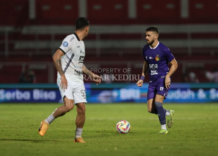 Playmaker Persik Kediri Majed Osman saat melawan Persija Jakarta.