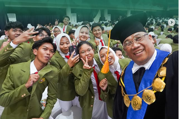 Potret Rektor UPN