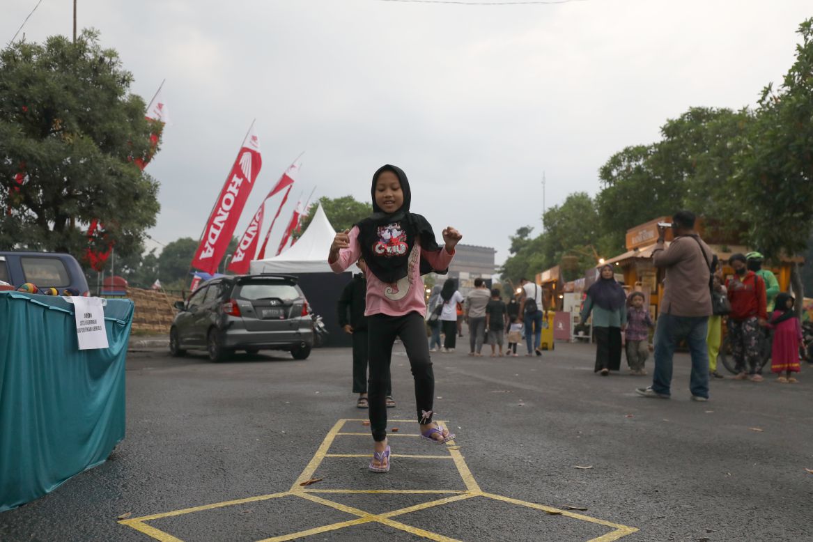 Potret anak sedang memainkan engklek di event festival kuno kini 2024 (Dokumen JPRK)