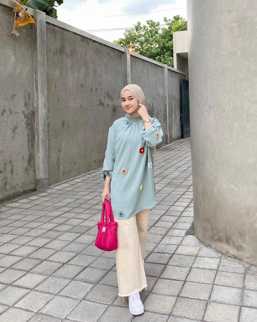 Inspirasi memadukan warna krem dengan sage green yang tetap enak dipandang  (@inikiranaaa_)